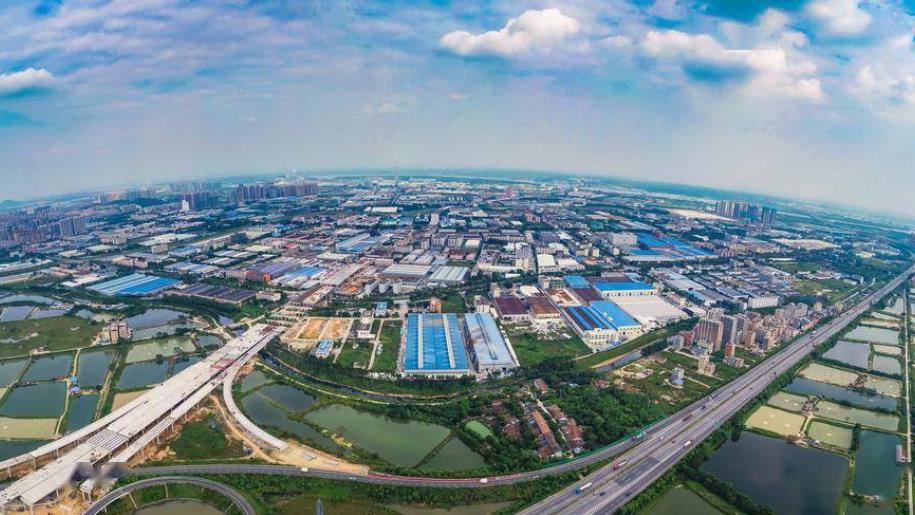 肇庆高新区智能网联新能源汽车创新型产业集群：生产、应用、创新“三位一体”发展格局