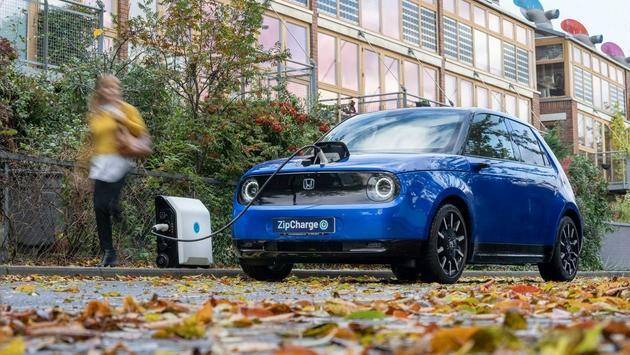 英国一家公司推出便携式电动汽车充电宝，可以选择租赁