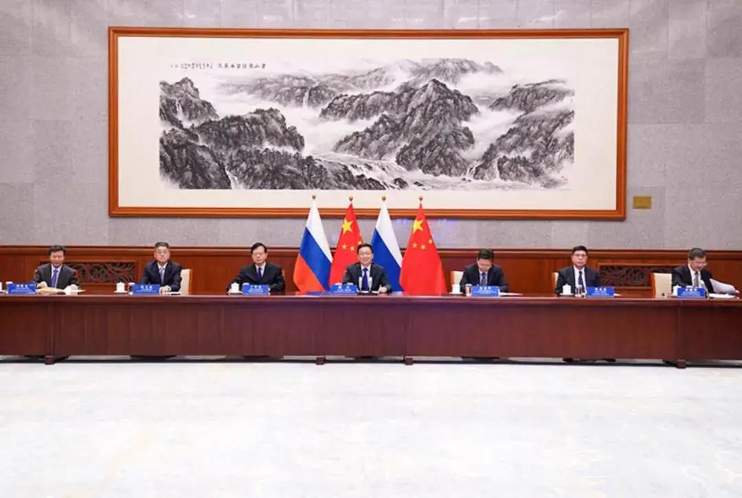 韩正：中俄两国应逐步推进可再生能源、氢能以及能源标准等领域合作并提出三点建议