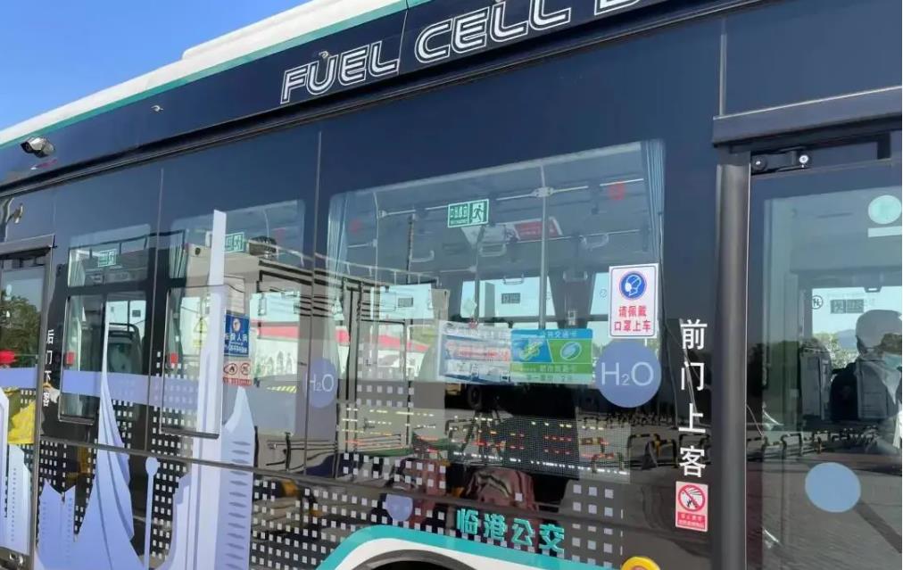 上海临港首条氢燃料电池公交：临港7路公交车你坐过吗？