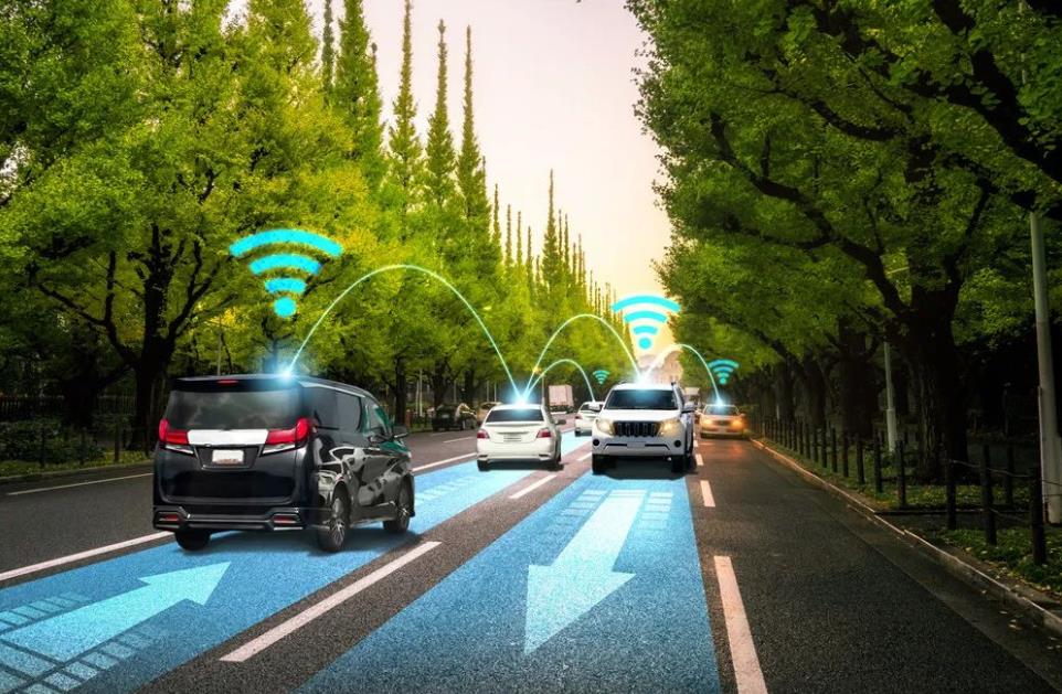智能网联汽车成为智慧城市动力来源，智慧城市促进智能网联汽车产业发展