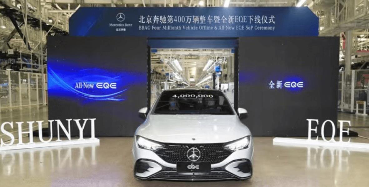国产全新奔驰EQE在北京顺义工厂下线，电池容量96.1kWh