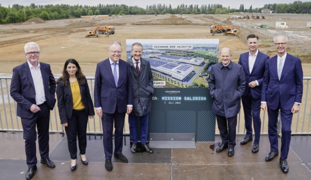 大众德国萨尔茨基特电池厂破土动工，新工厂计划在2025年投产