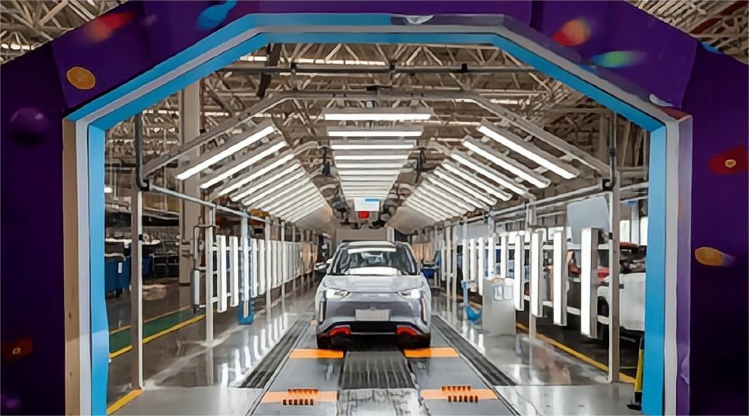 奇瑞QQ全新车型无界Pro首台商品车在安徽芜湖-奇瑞二期工厂正式下线