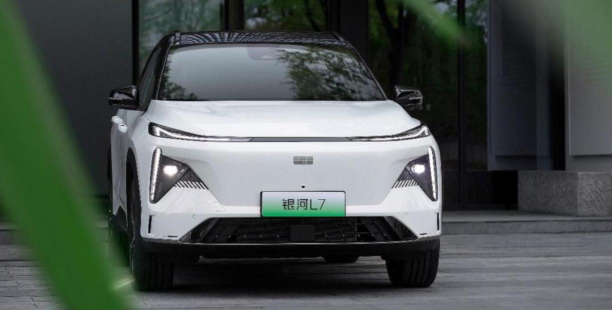 吉利银河首款智能电混SUV银河L7将亮相2023上海国际车展