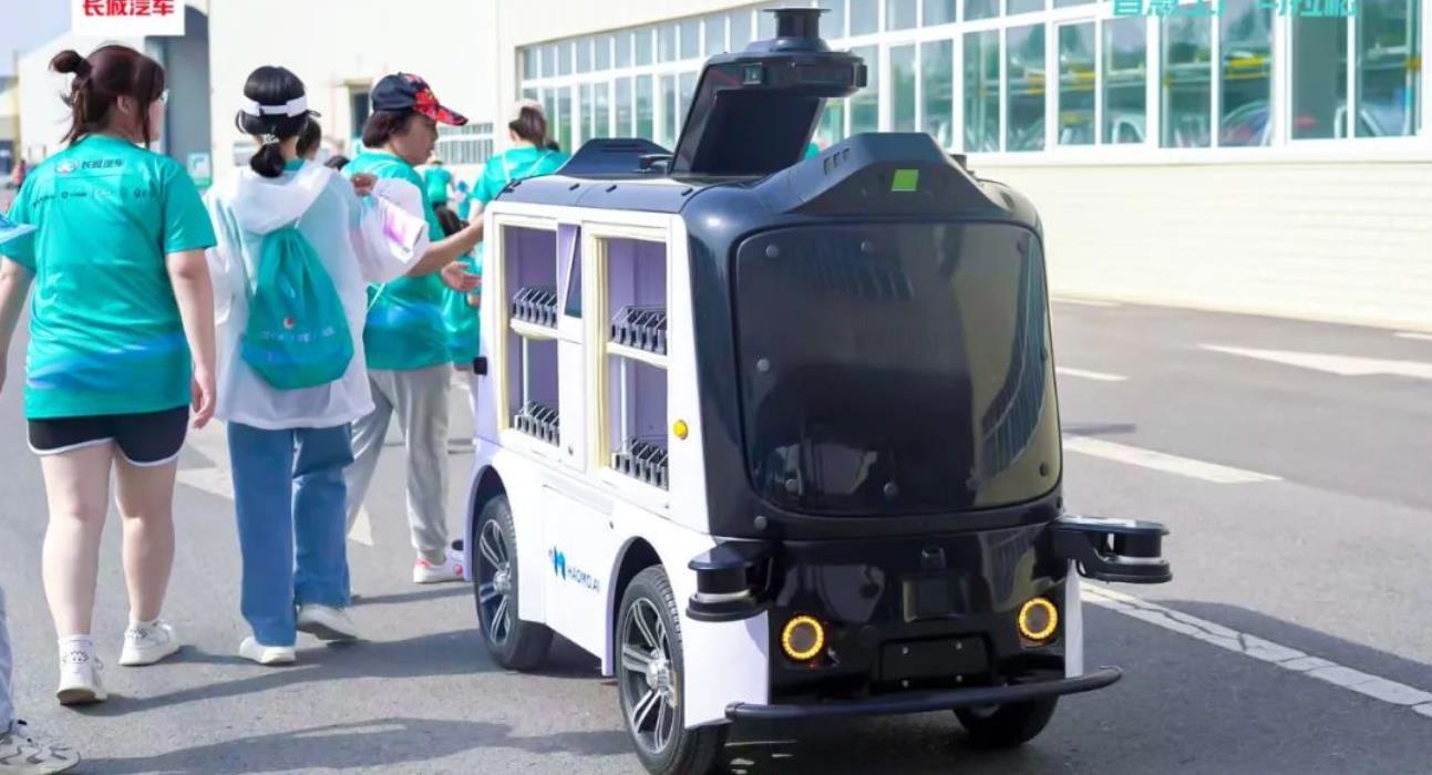 毫末智行即将发布一款新型无人配送车