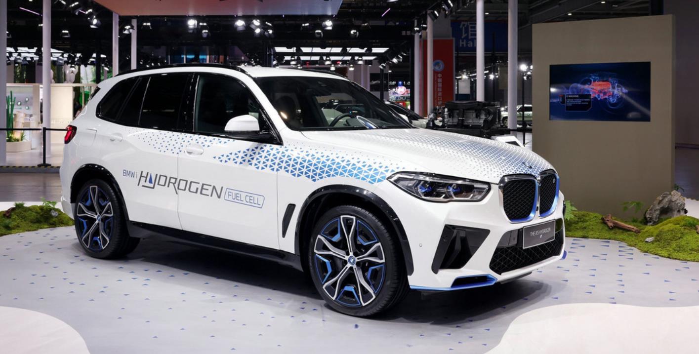 宝马BMW iX5氢燃料电池车首次亮相进博会