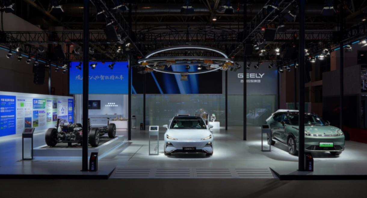 吉利汽车集团旗下多款明星智能新能源产品亮相首届链博会